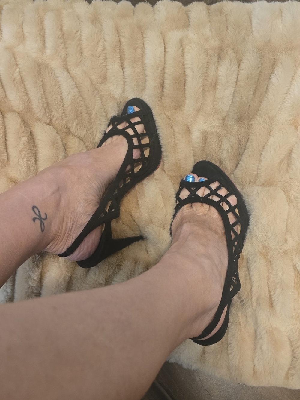Christian Louboutin Black Lattice Slingback High Heels - Picture 2 of 15